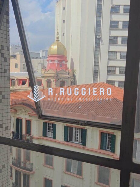 Sala comercial ampla, com linda vista, ensolarada.