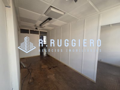 Sala comercial ampla, com linda vista, ensolarada.