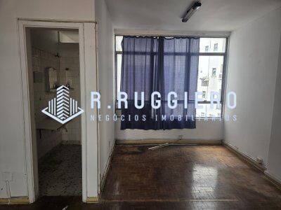 Sala comercial ampla, com linda vista, ensolarada.